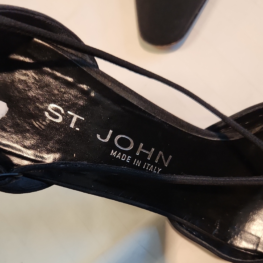 St. John Black Pointed Toe Ankle-Strap Heels with Crystal T-Bar Heels Sz 8 - Picture 2 of 8
